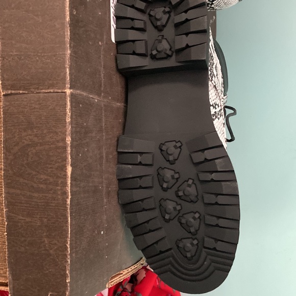 Snakeprint Boots - Picture 4 of 4